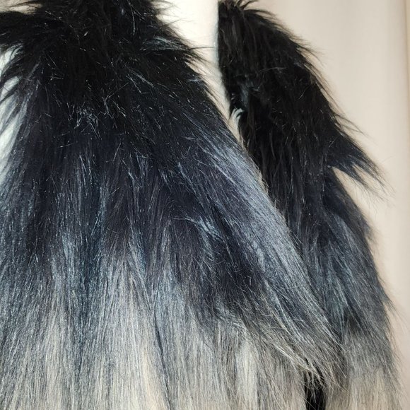 #066. NWT Black and Tan Ombre Faux Fur Vest-Buffalo by David Bitton - Picture 2 of 9